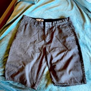 COMFY VOLCOM SHORTS!